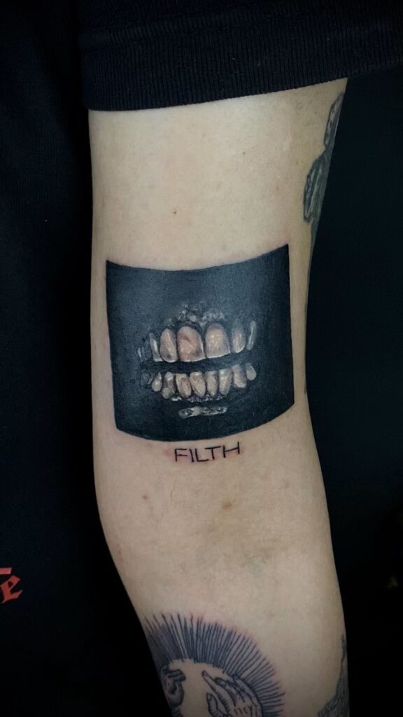 1a2da565 81f6 4f0c 8bc7 7181af59c6ca 1 105 c
